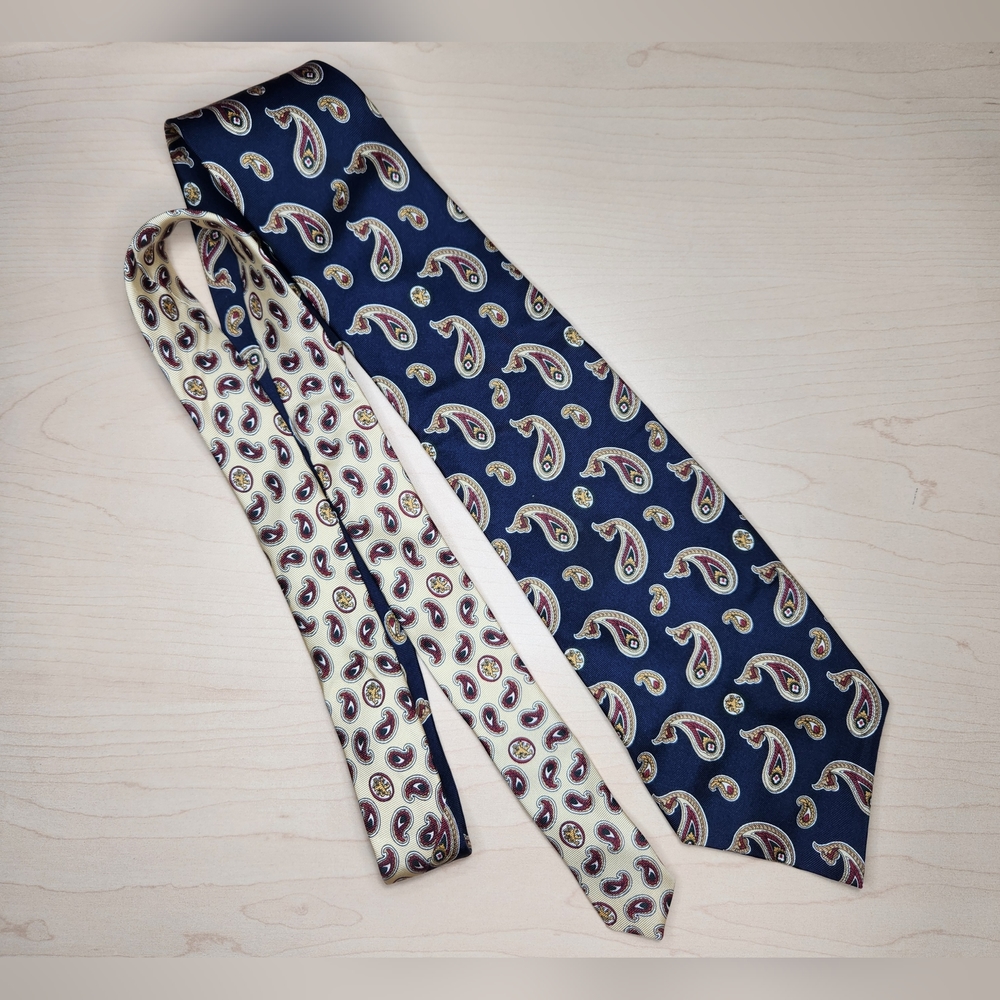 Tommy Hilfiger Vintage 100% Italian Silk Navy Blue Paisley Double Print Tie